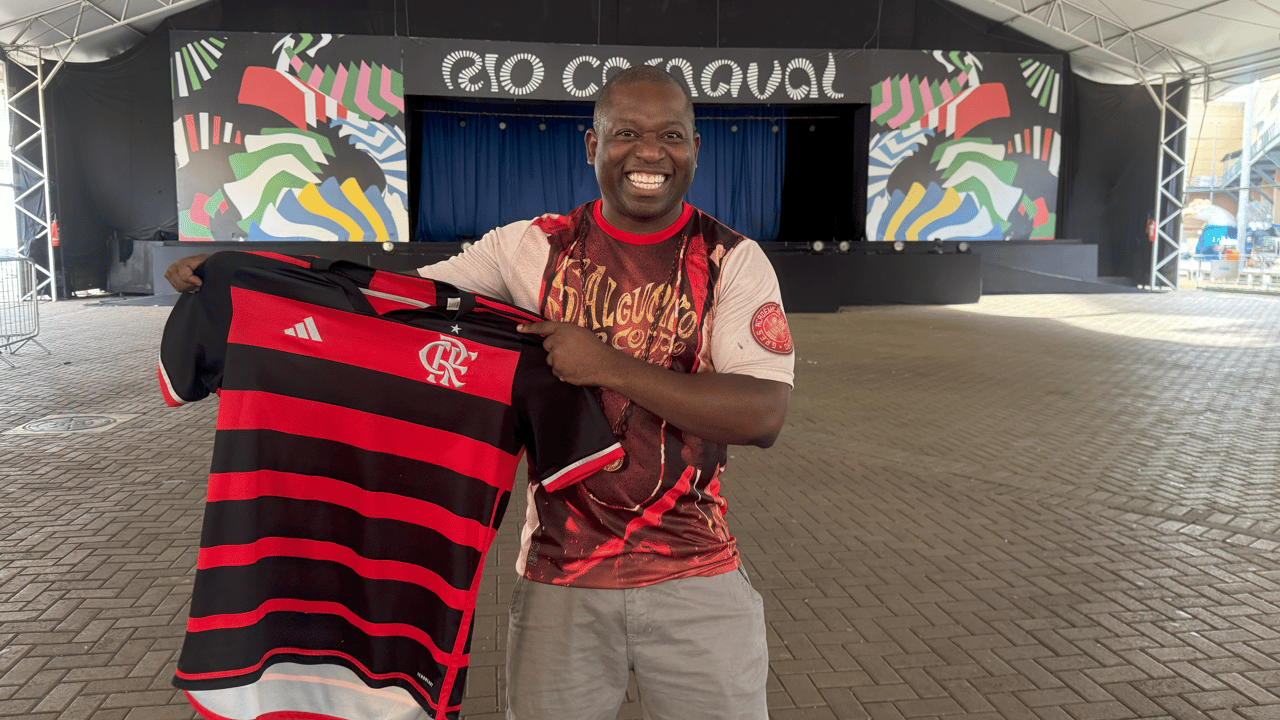 Intérprete do Salgueiro e torcedor do Flamengo observa menos clubismo no Carnaval.