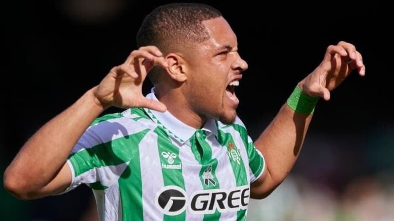 Diretor do Betis atualiza situação de Vitor Roque, alvo do Palmeiras