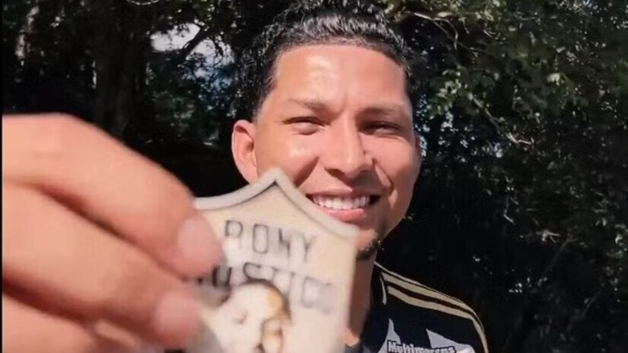 OFICIAL: Transferência de Rony é finalizada e jogador é anunciado por rival; Confira os valores 