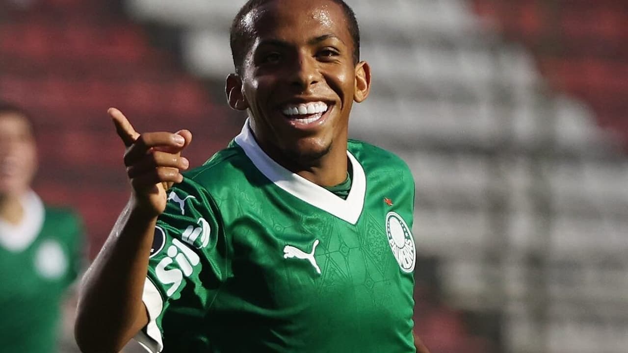 Palmeiras avança para semifinal da Libertadores Sub-20 após vitória e protesto contra racismo
