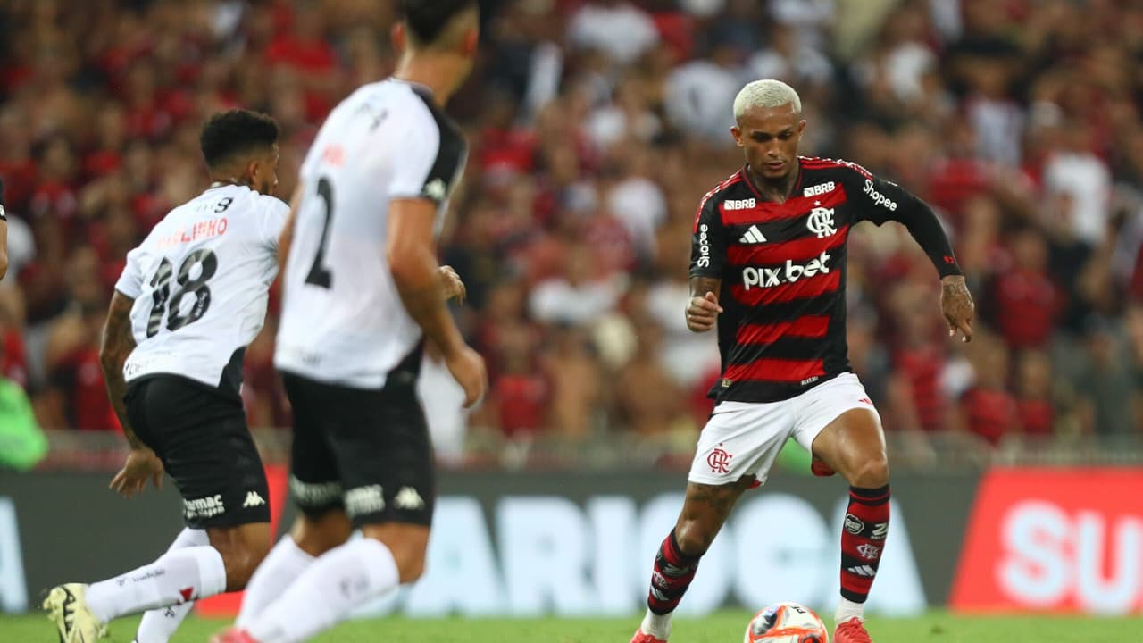 Irmã de Wesley, lateral do Flamengo, celebra convocação do jogador para seleção.