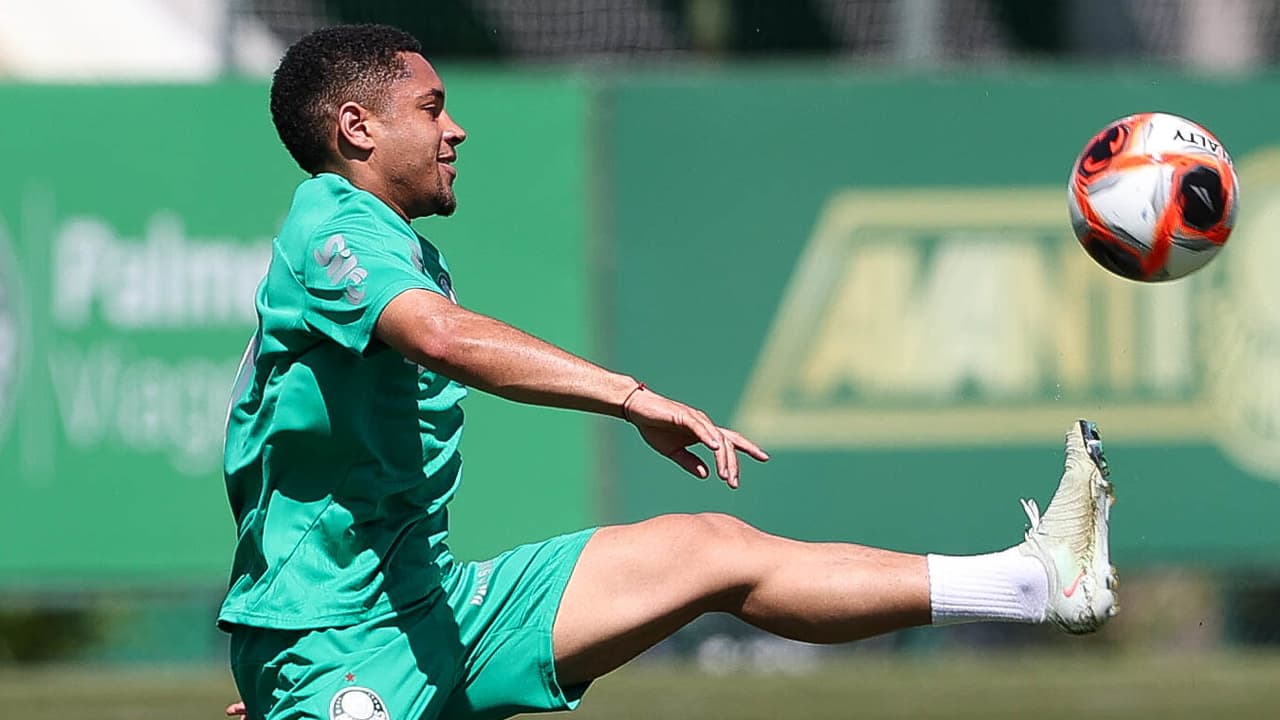 Palmeiras se Prepara para o Choque-Rei com Vitor Roque: Escalação Provável.