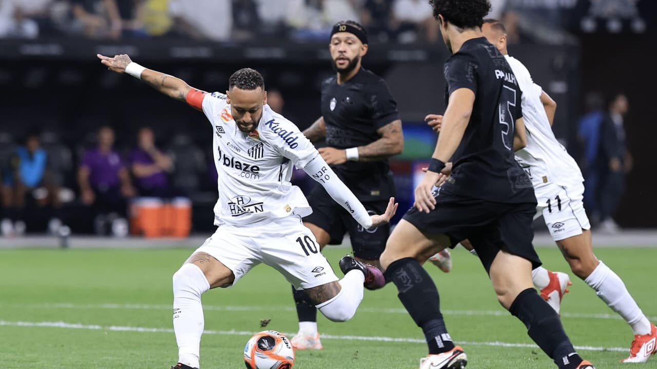 Corinthians e Santos em duelos cruciais: confrontos de destaque entre rivais históricos.