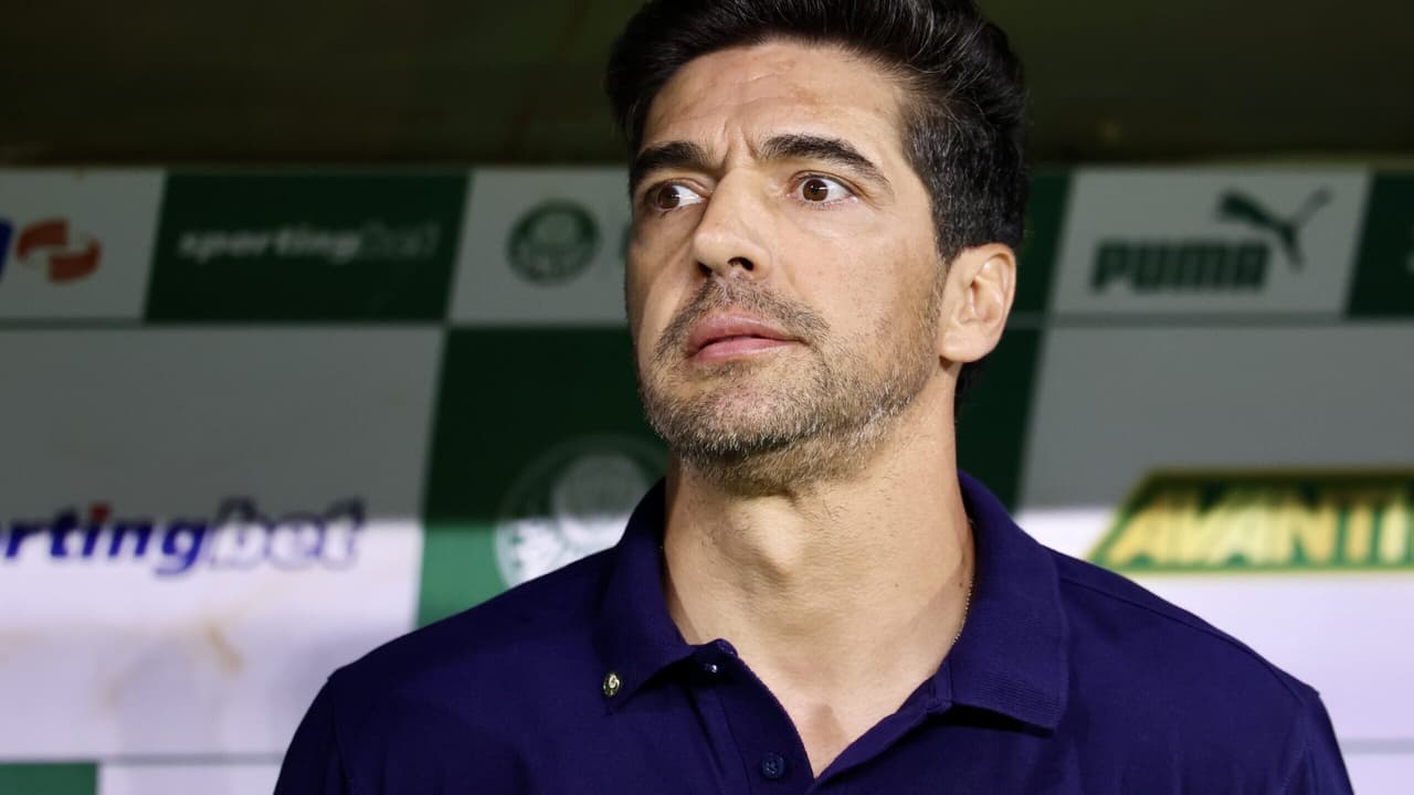 Abel comenta sobre pênalti do Palmeiras e explica escolha por Vitor Roque.