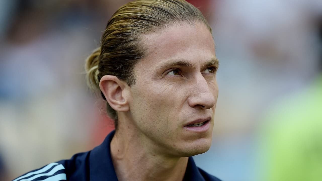 Filipe Luís evita comentar sobre Fluminense durante entrevista pós-jogo.