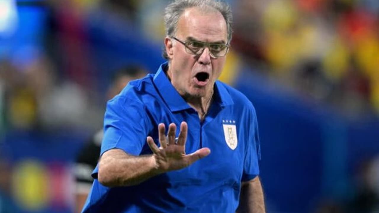 Uruguai enfrenta crise após atrito entre Bielsa e jogador do Flamengo.
