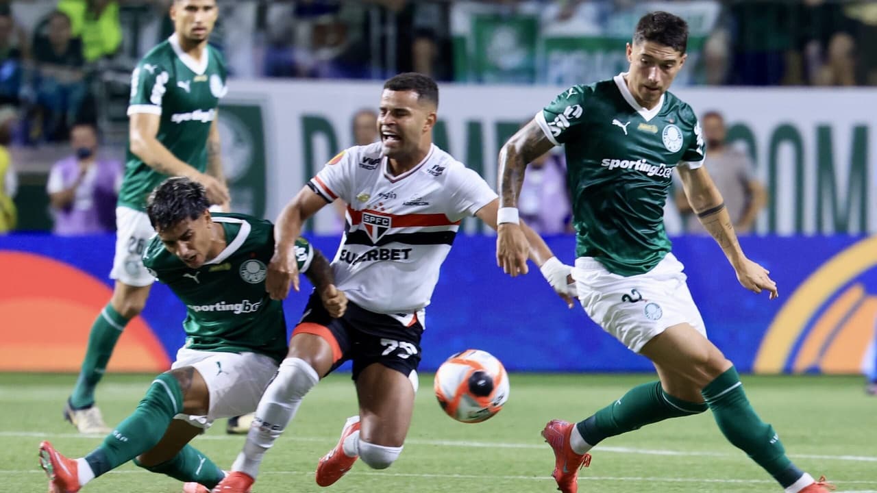 Palmeiras x São Paulo: Duelos decisivos do Choque-Rei no futebol brasileiro.