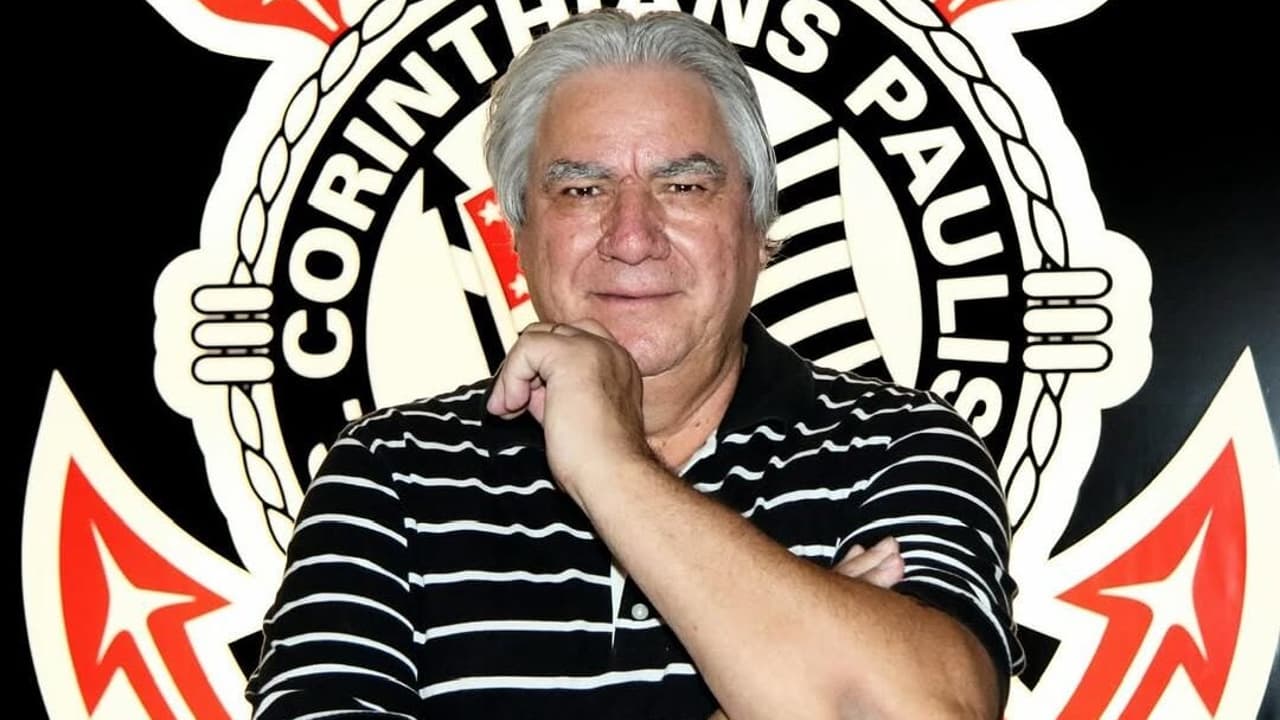 Torcida corintiana contesta declaração de diretor do clube; pronunciamento é emitido.