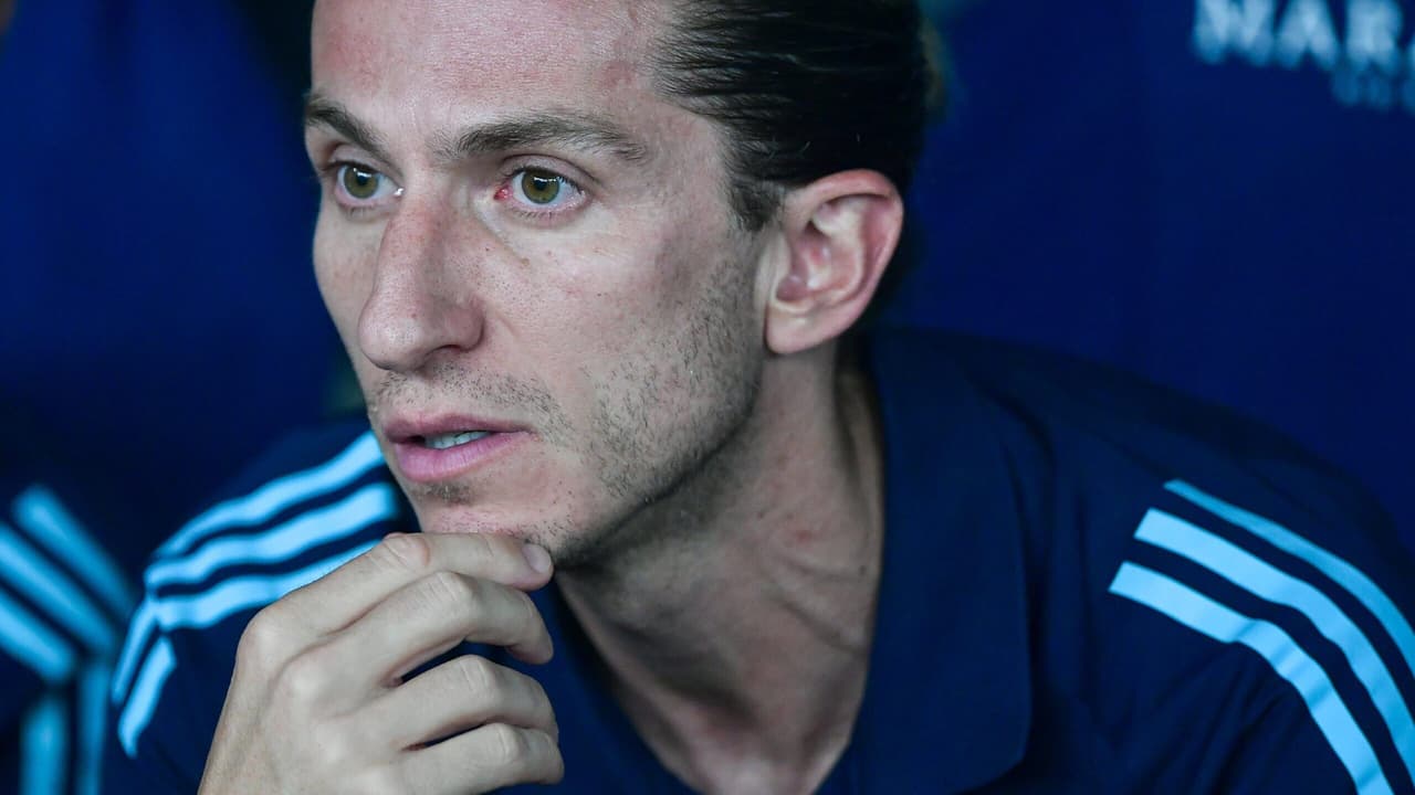 Filipe Luís busca vitória inédita como treinador contra o Fluminense no clássico.