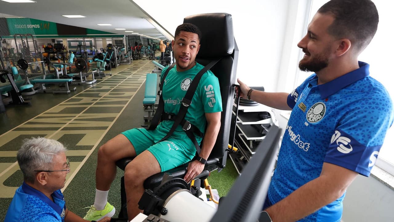 Vitor Roque finaliza exames médicos e se declara pronto no Palmeiras.