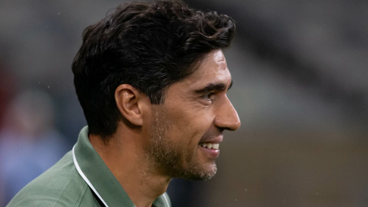 Estreia de Vitor Roque como titular no clássico entre Palmeiras e São Paulo.