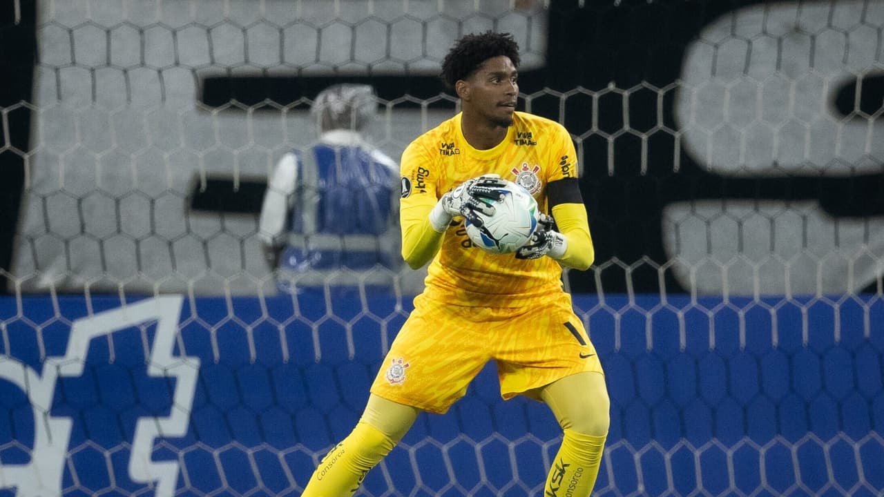 Hugo Souza analisa Derrota na Libertadores e destaca Aprendizado no Corinthians.