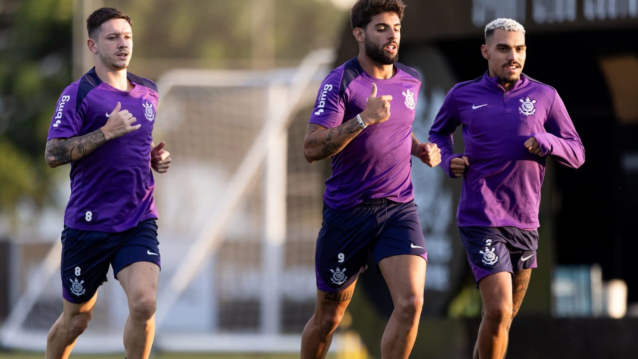 Corinthians recomeça treinamentos visando final do Paulistão com retorno importante.