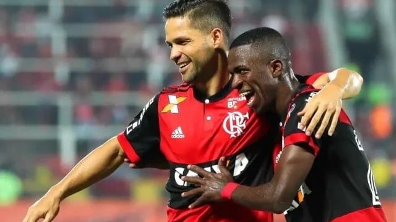 Ídolo do Flamengo realiza jogo de despedida; saiba onde assistir