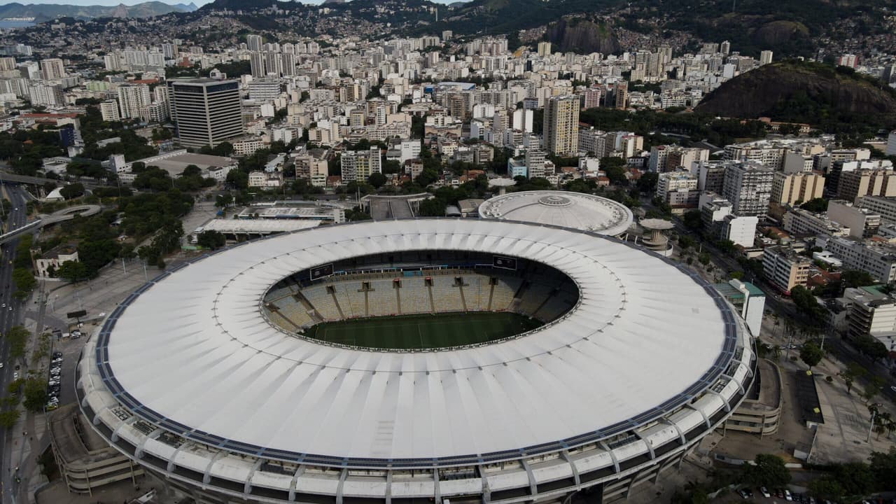 Flamengo lidera na disputa por direitos de TV, com Corinthians ameaçando.