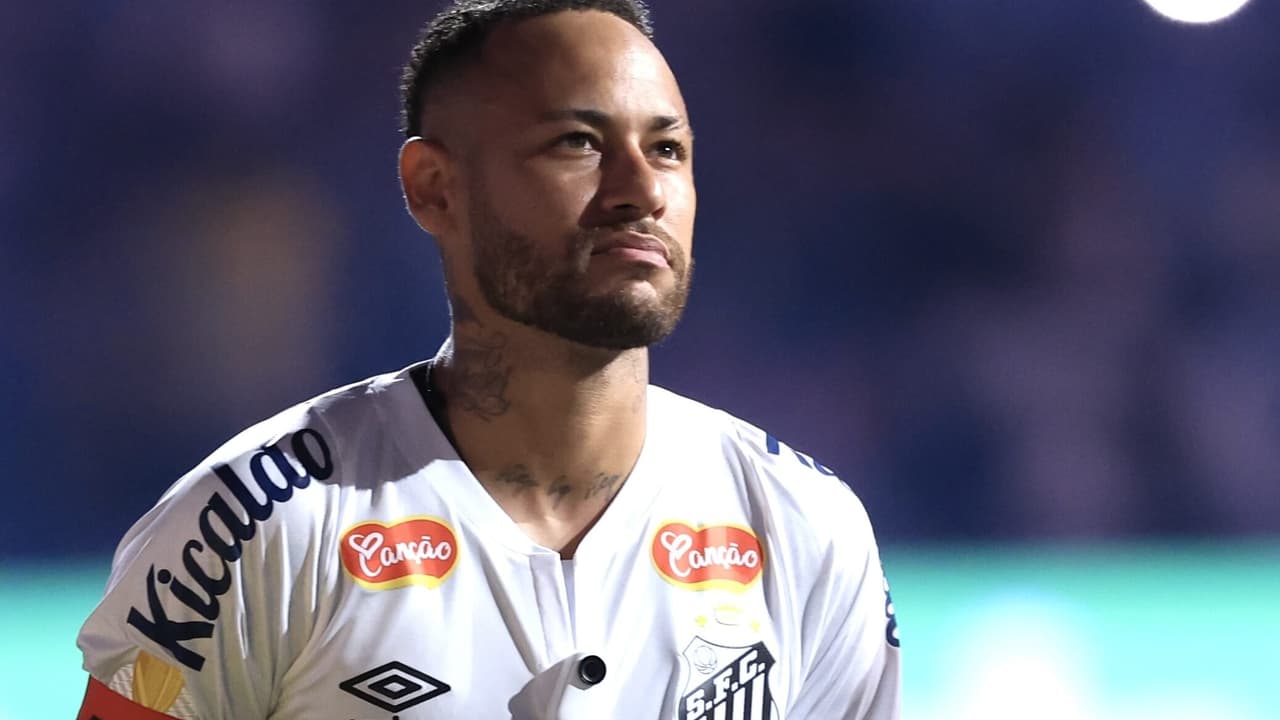 Neymar começa no banco em semifinal entre Corinthians e Santos.