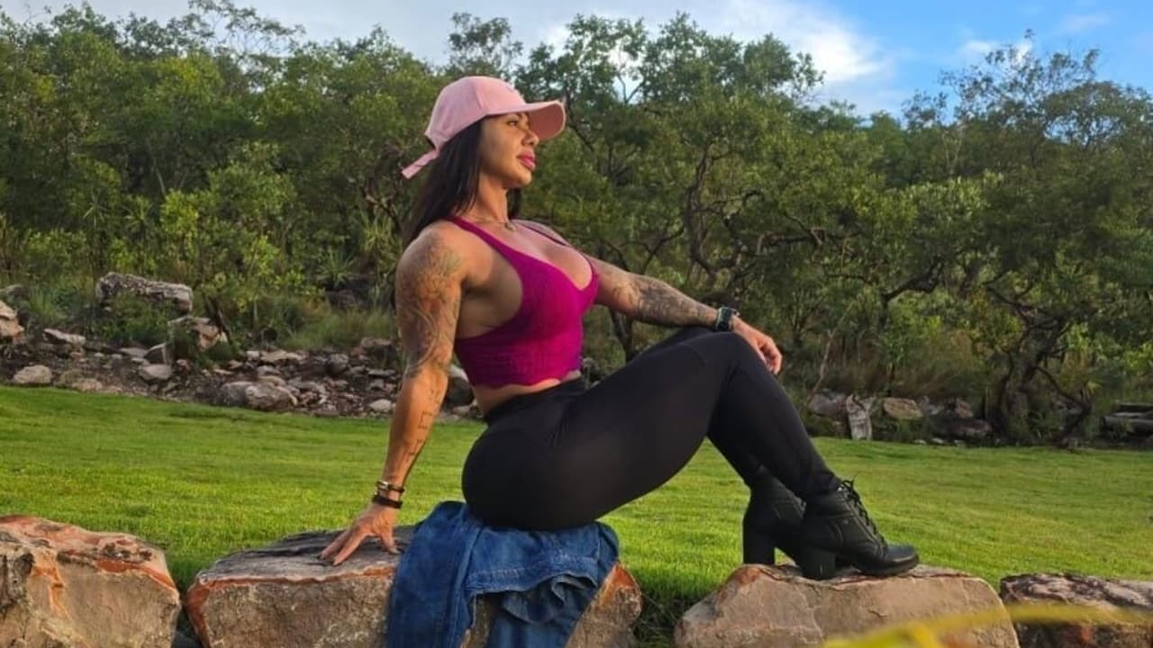 Modelo afirma ter recebido R$ 150 mil de jogador do Corinthians por striptease