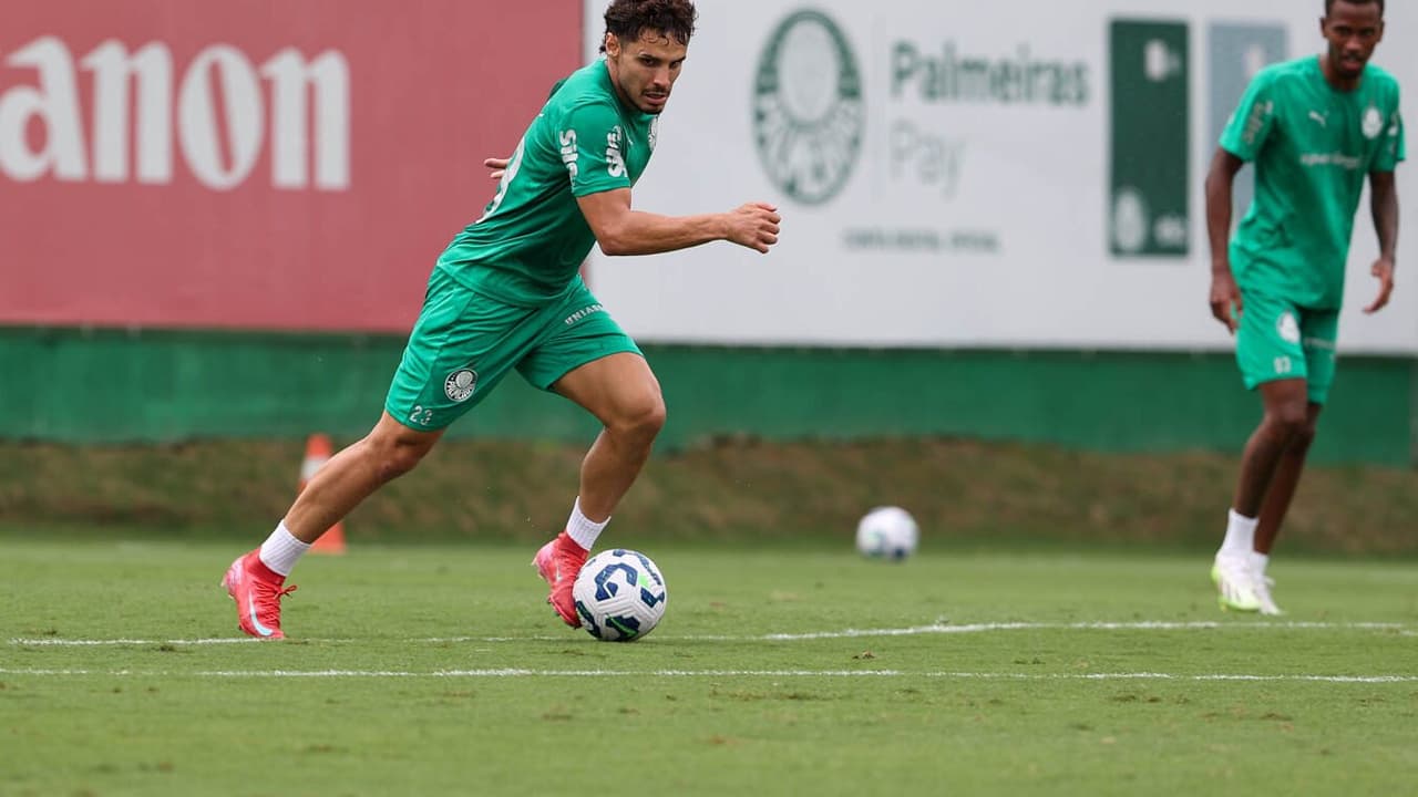 Palmeiras prepara-se para confronto no Brasileirão com duas novidades no elenco.