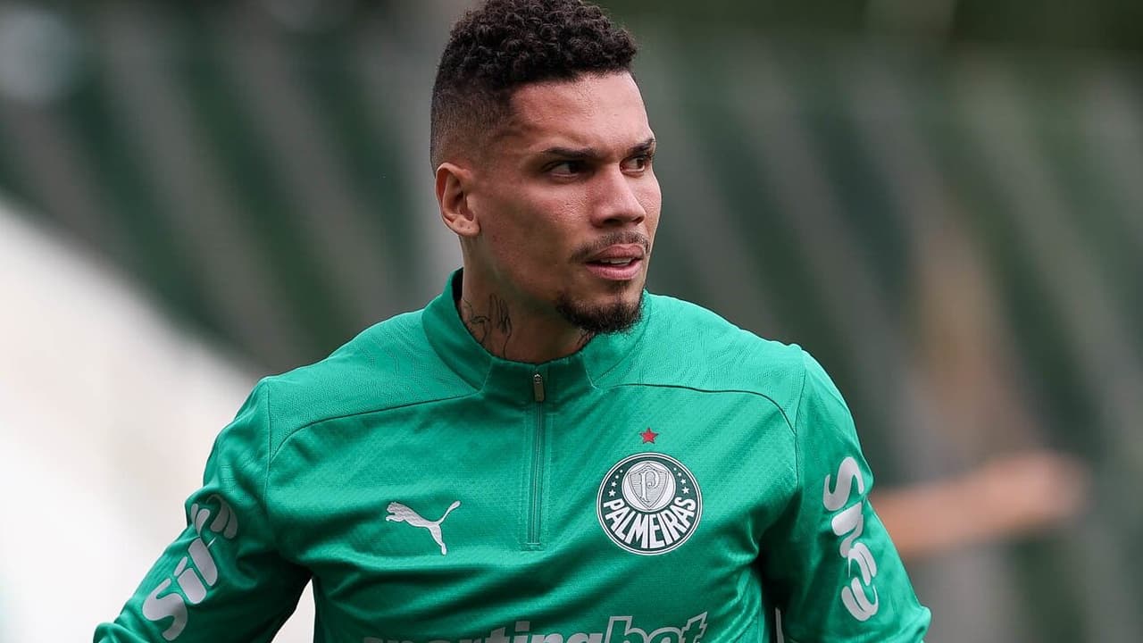 Paulinho treina com elenco do Palmeiras e será novidade contra o Bolívar