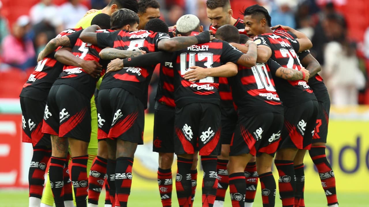 Pedro lamenta empate do Flamengo na Libertadores e destaca dificuldades na altitude.