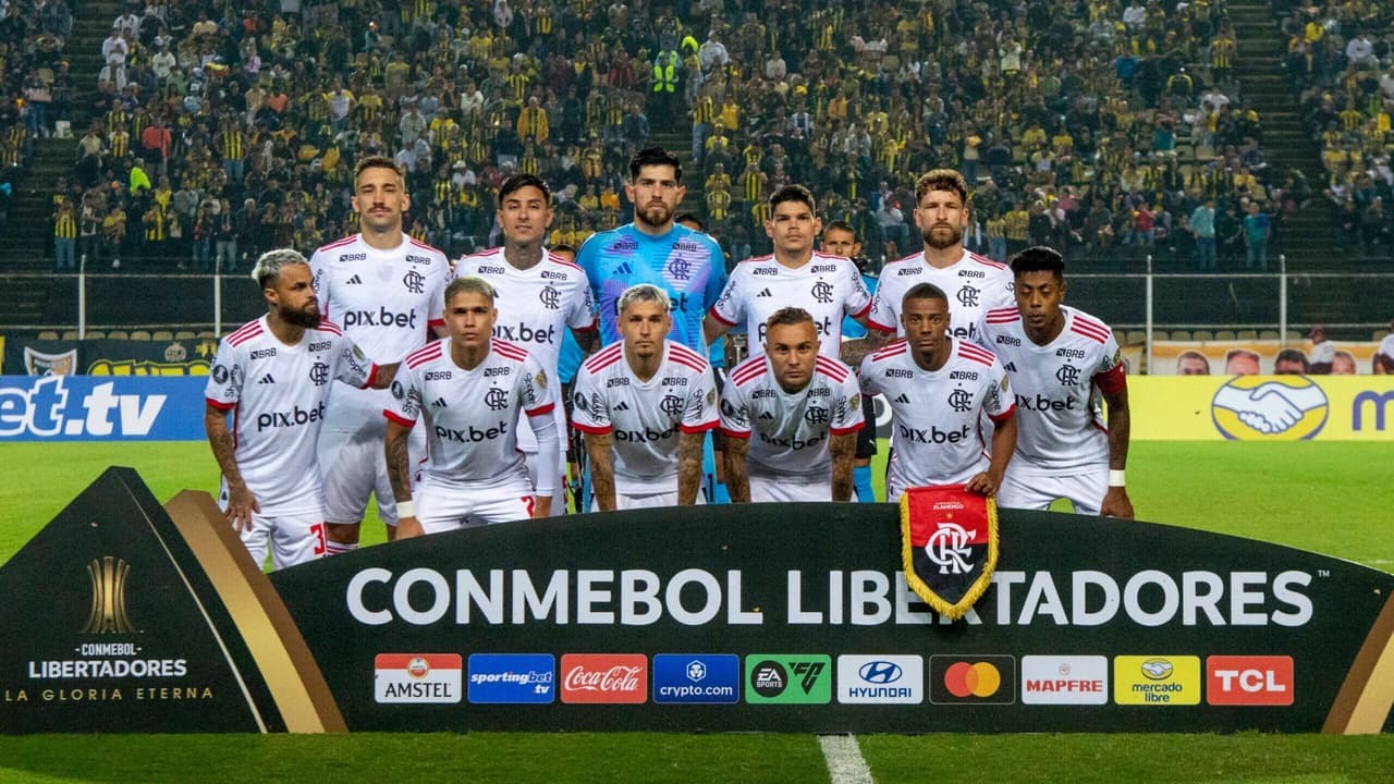 flamengo precisa conquistar vitória para avançar na libertadores.