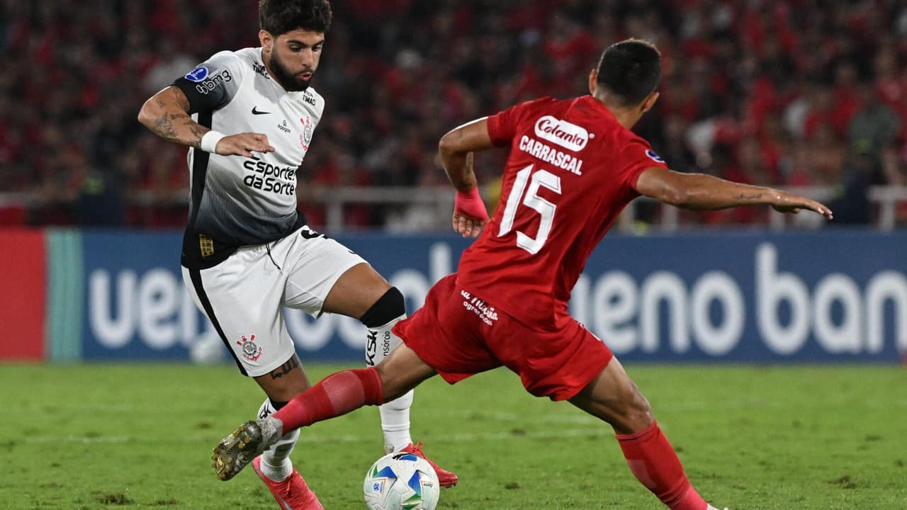 Destaque: Reação do Corinthians em empate com o América de Cali.