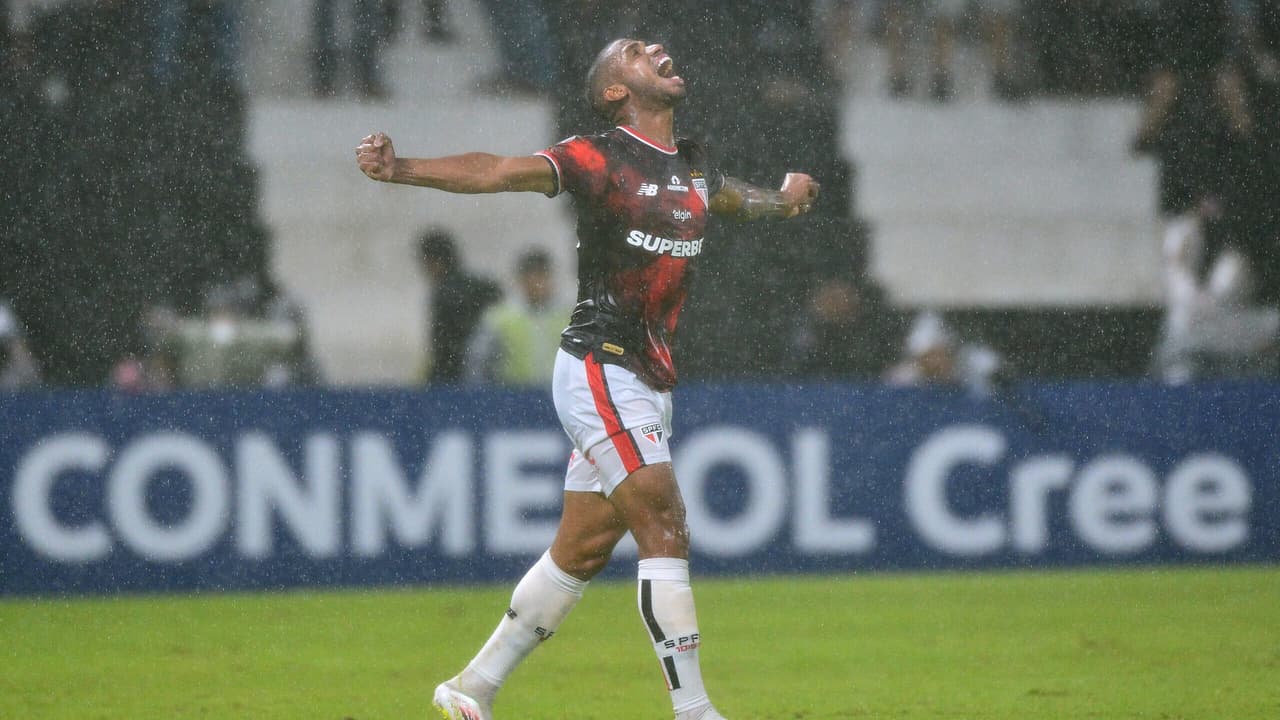André Silva brilha no ataque do São Paulo na ausência de Calleri