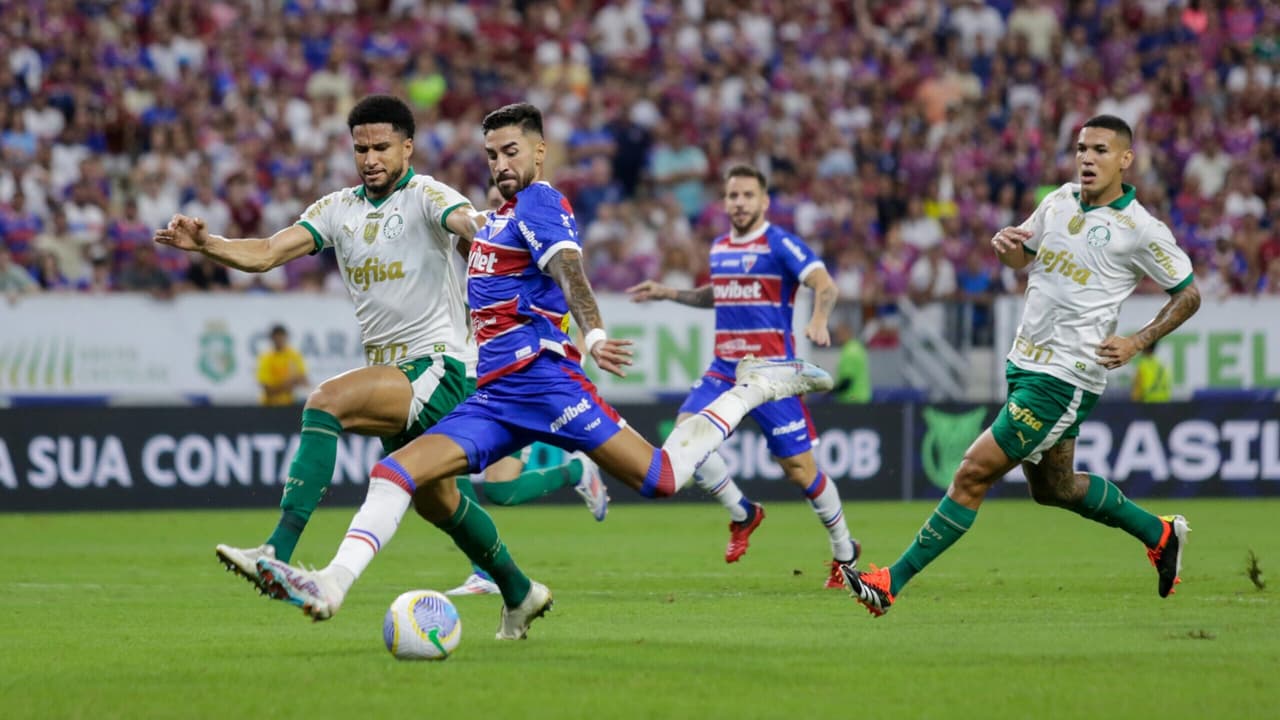 Fortaleza e Palmeiras com vantagem dos mandantes em confronto decisivo.
