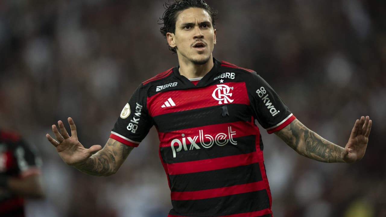 Pedro retorna ao elenco do Flamengo após sete meses de lesão.