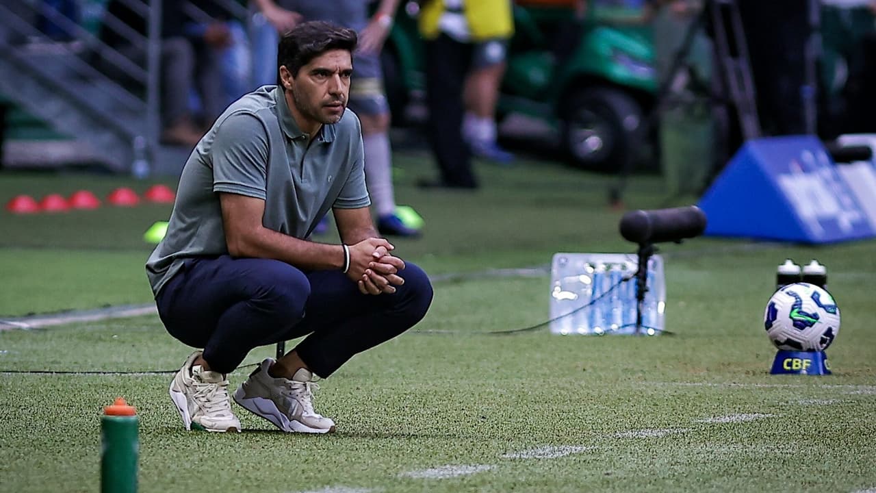 Abel desaprova calendário intenso de viagens do Palmeiras durante abril