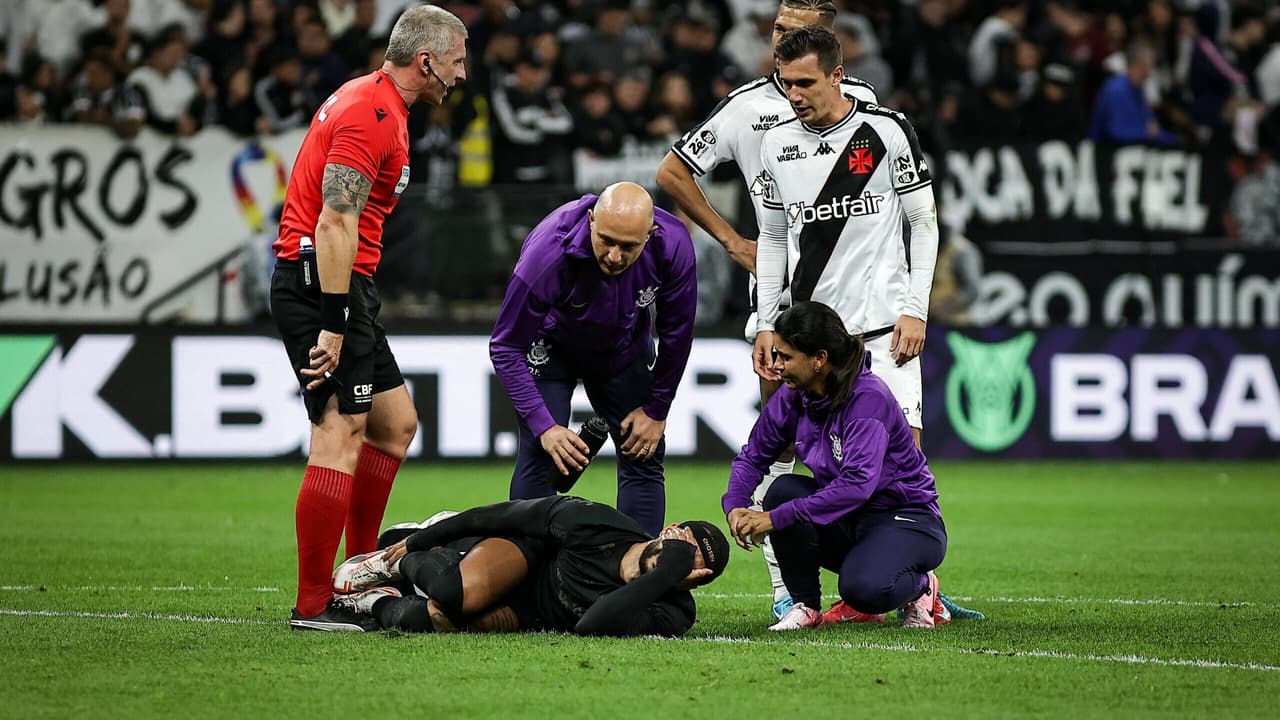 Executivo do Corinthians critica uso do VAR e aponta possível desfalque de Memphis.