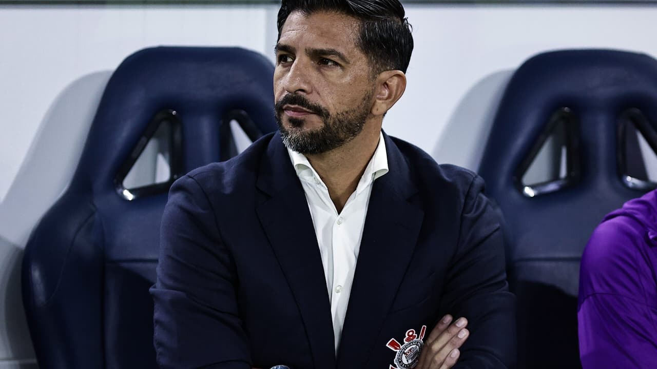 Emiliano Díaz reconhece erros do Corinthians no clássico contra Palmeiras.