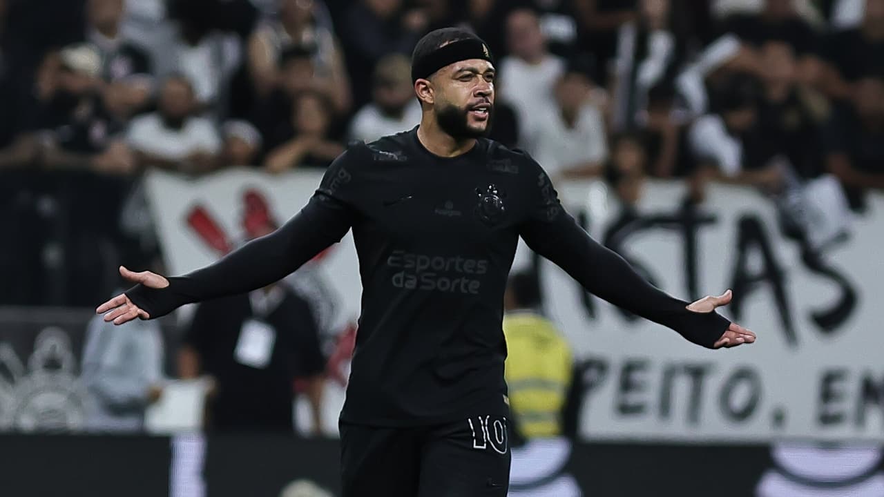 Incomodo de Memphis resulta em cobrança generalizada após derrota do Corinthians.