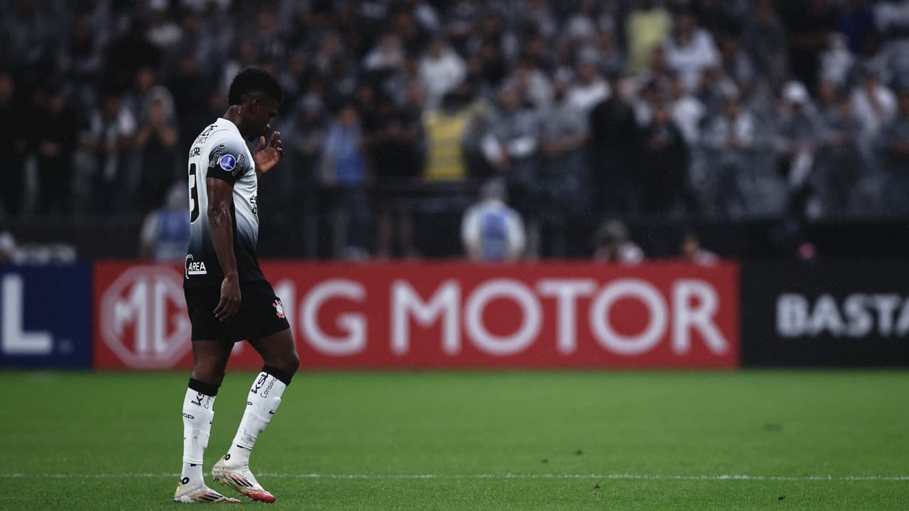 Diálogo é essencial: técnico interino do Corinthians analisa expulsão de Félix Torres.