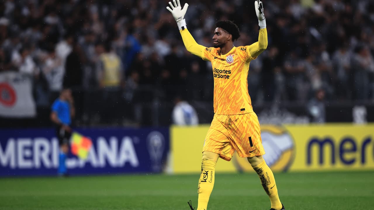 Corinthians altera defesa em escalação para duelo contra o Flamengo