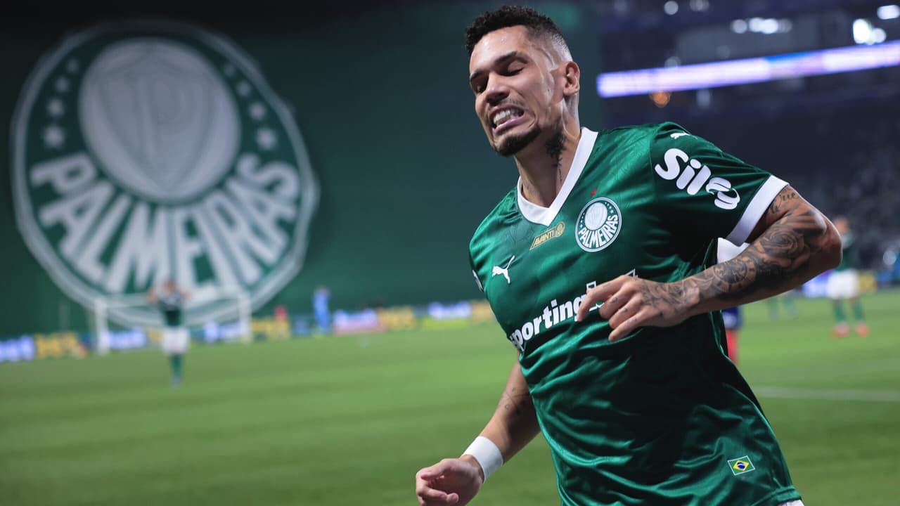 Paulinho critica gol bobo em derrota do Palmeiras, mas elogia trabalho da equipe.