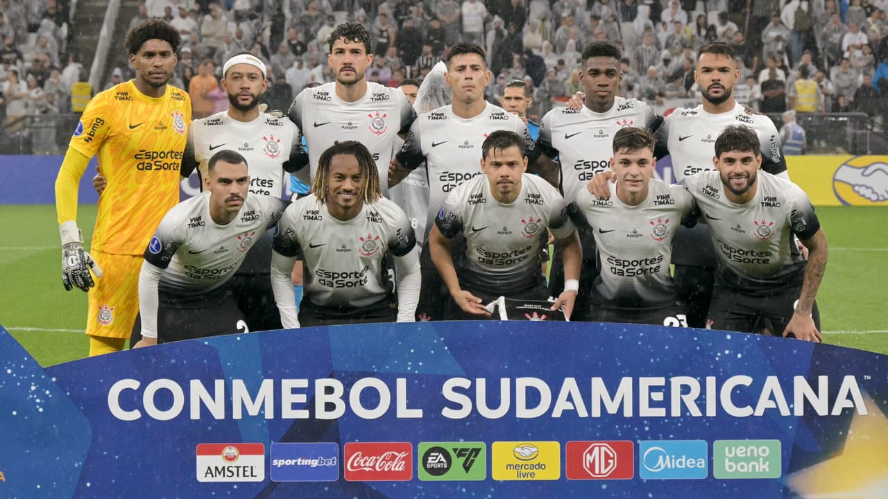 Torcida corintiana indignada com comportamento imprudente de jogador titular