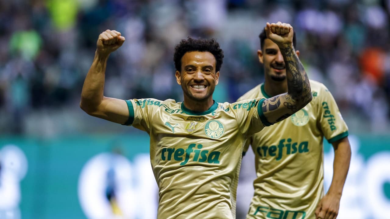 Felipe Anderson destaca desafios e crescimento no Palmeiras com bom desempenho.