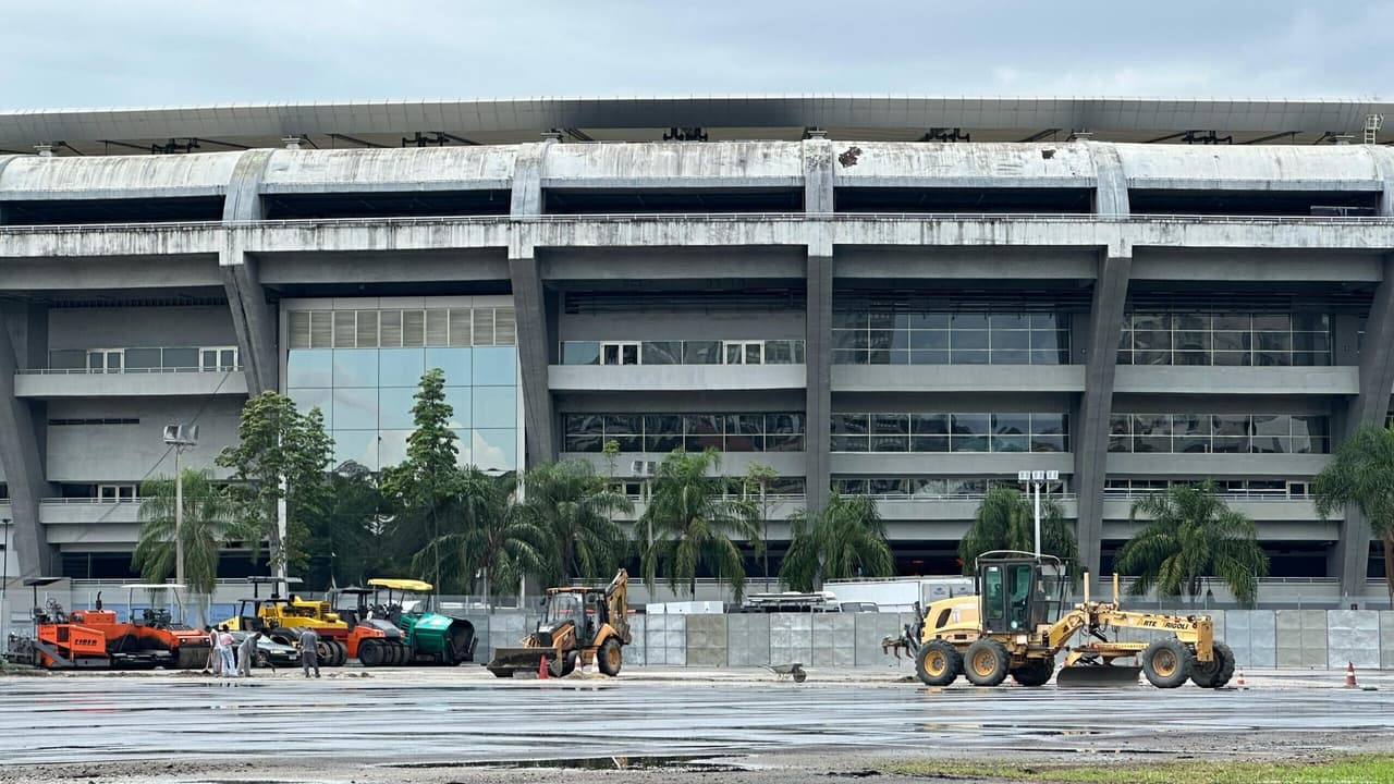 Flamengo e Fluminense realizam reformas no Maracanã para melhorias no estádio.