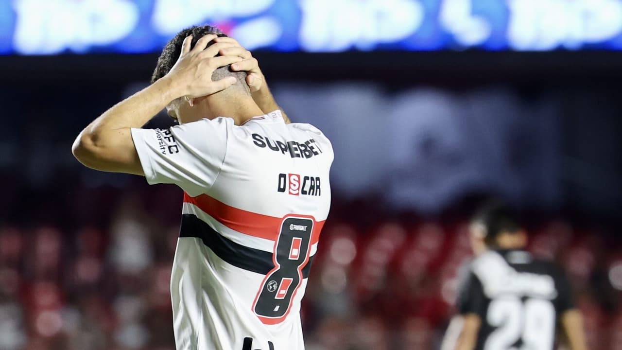 Oscar se lesionou novamente e não enfrenta o Atlético-MG