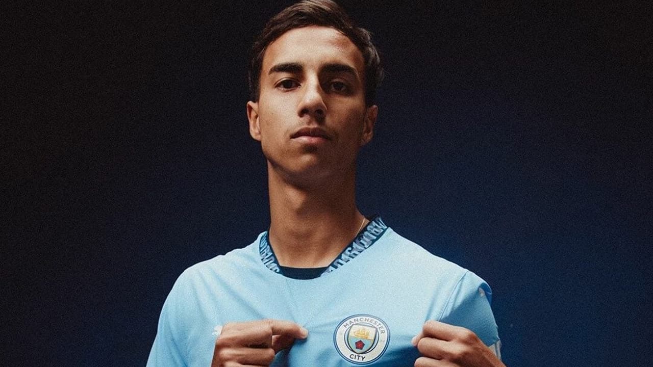 Salário de Vitor Reis no Manchester City: informações sobre contratação do jogador.