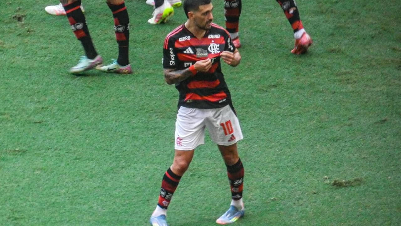 Arrascaeta brilha e lidera Flamengo em vitória rumo ao título do Brasileirão