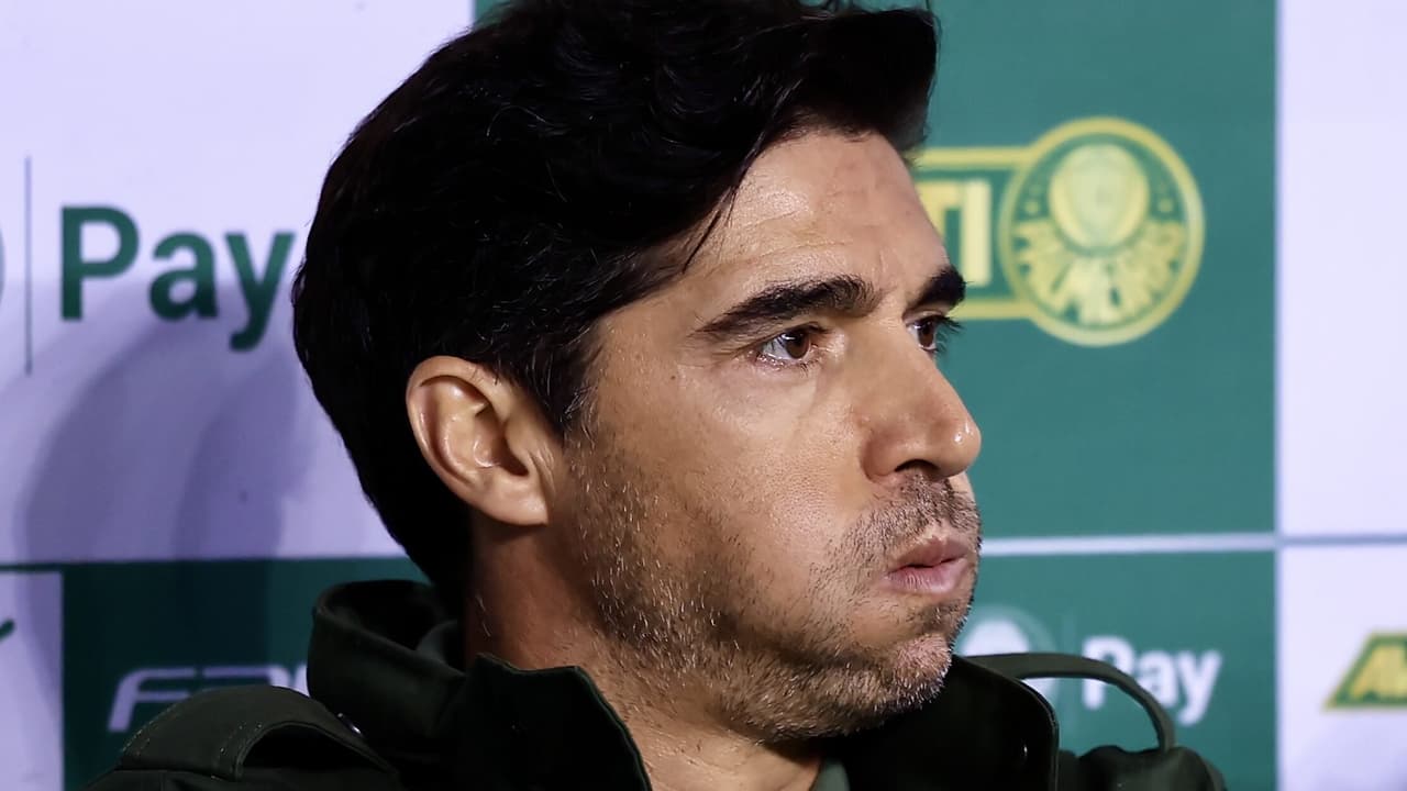 Abel aborda mudanças na escalação do Palmeiras e analisa calendário de jogos