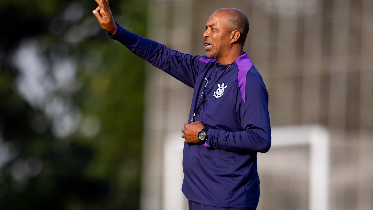 Corinthians se prepara para enfrentar o Flamengo sem Dorival no comando.
