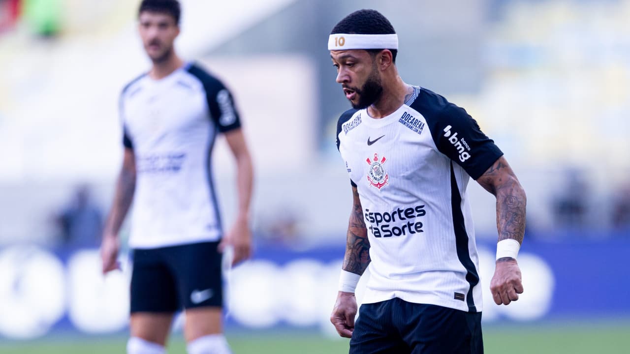 Corinthians atualiza estado médico de Memphis após derrota para Flamengo