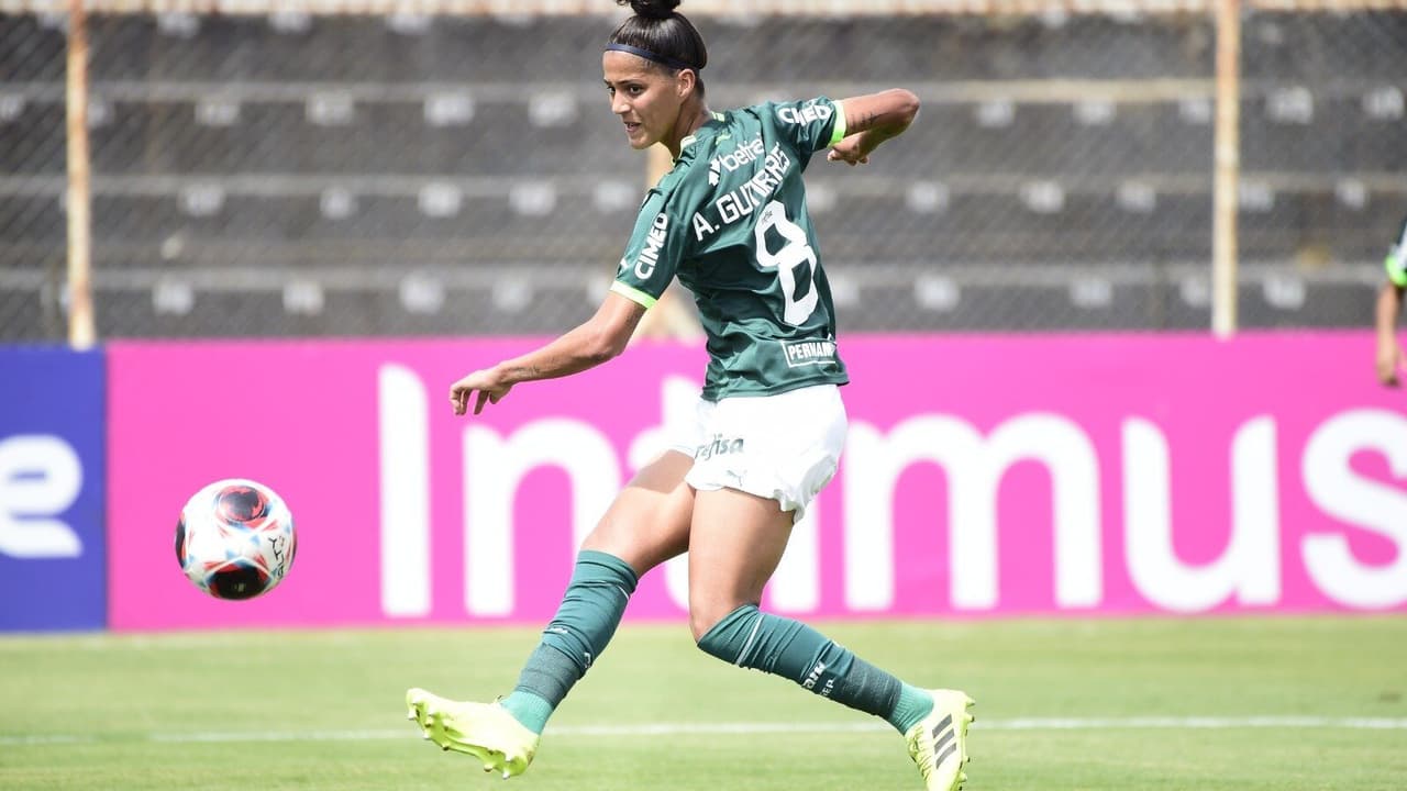 Amanda Gutierres: Maior Artilheira da História do Palmeiras no Futebol Feminino