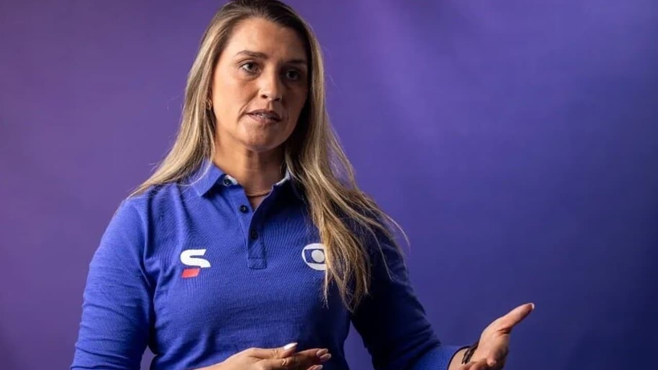 Ana Thaís ironiza derrota do Corinthians para o Palmeiras em ambiente futebolístico.