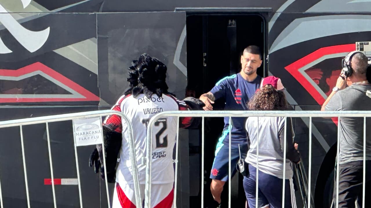 Flamengo altera ataque para duelo contra o Corinthians; confira escalação.