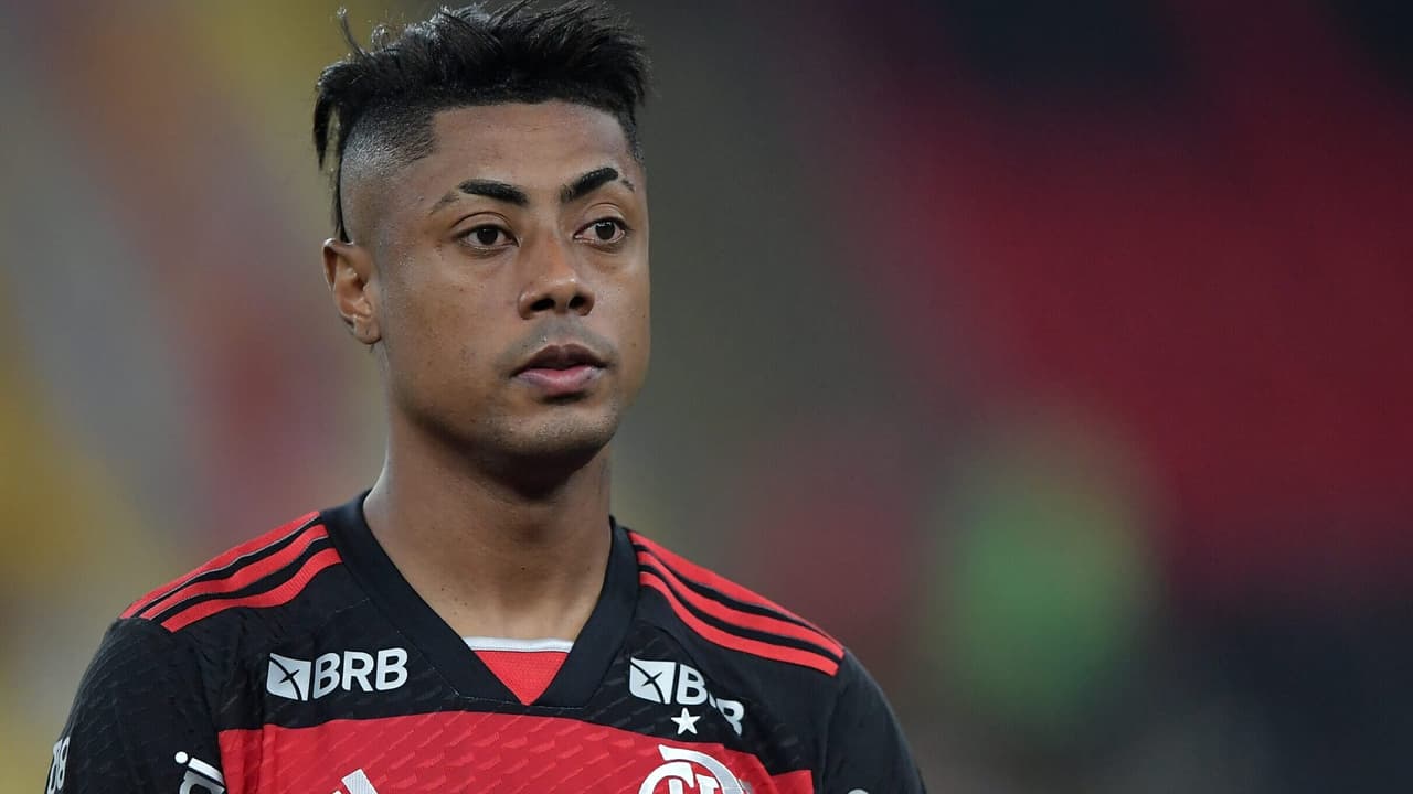 Contagem de Cartões de Bruno Henrique em Mensagens e Flamengo x Santos