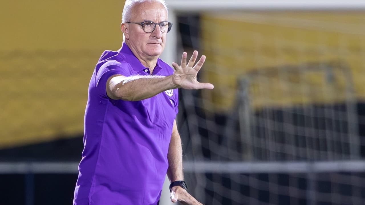 Hugo Souza elogia desempenho de Dorival Júnior em vitória do Corinthians.